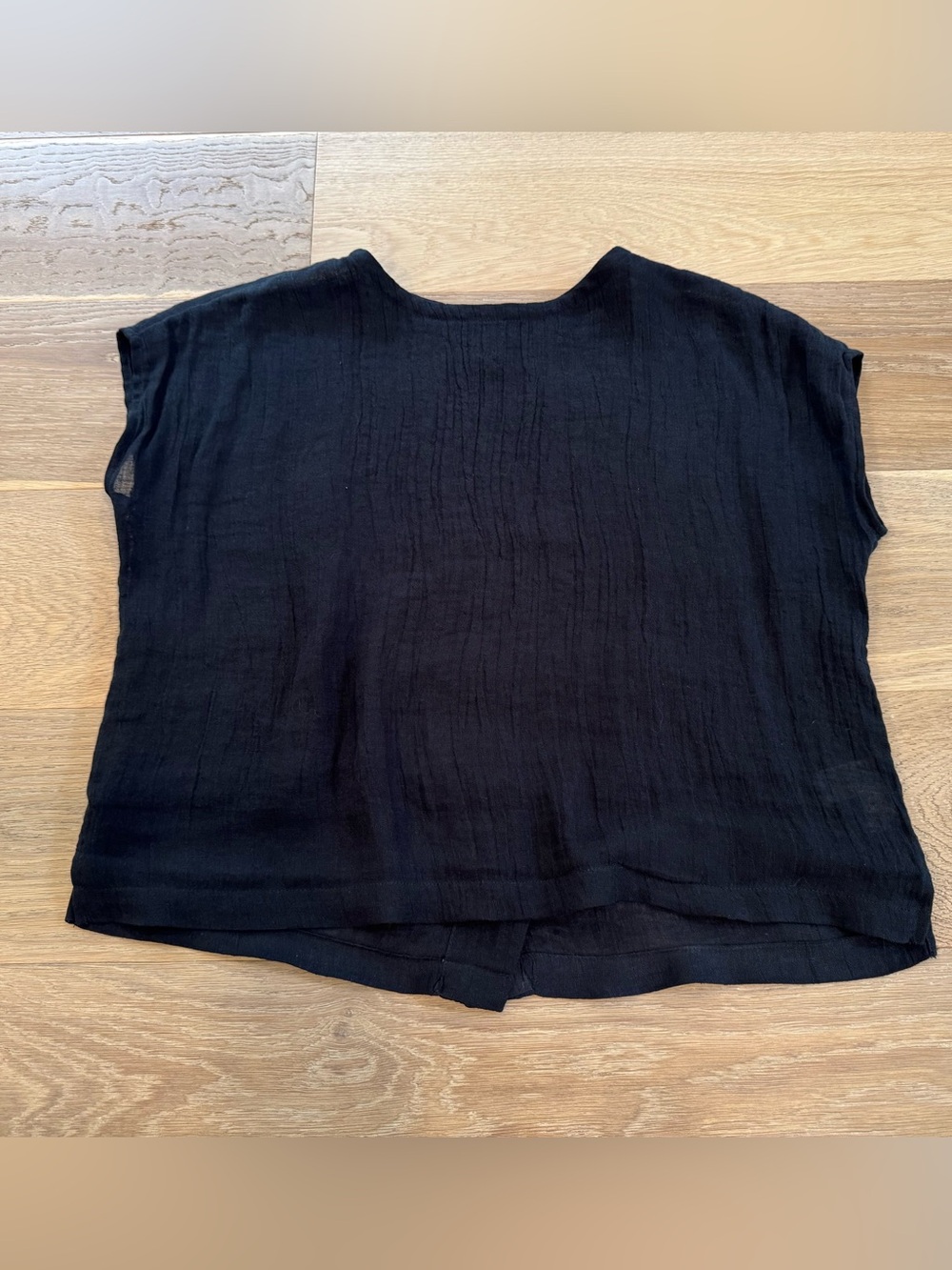 Tahari linen Black Button-Back Short Sleeve Top women’s M - Picture 2 of 4